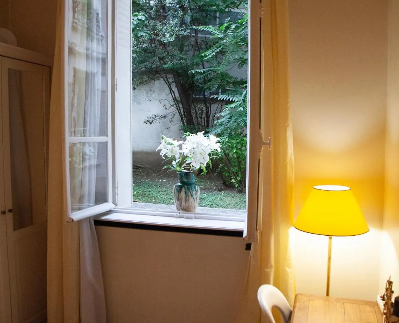 Arc De Triomphe Chic Homestay